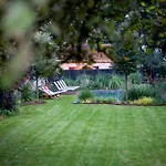 B\'Guest Sleep & Retreat
